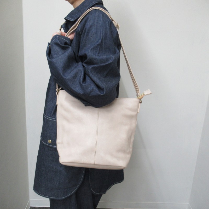 Legato Largo  スモーキーシボバケツ型ショルダー /LBE